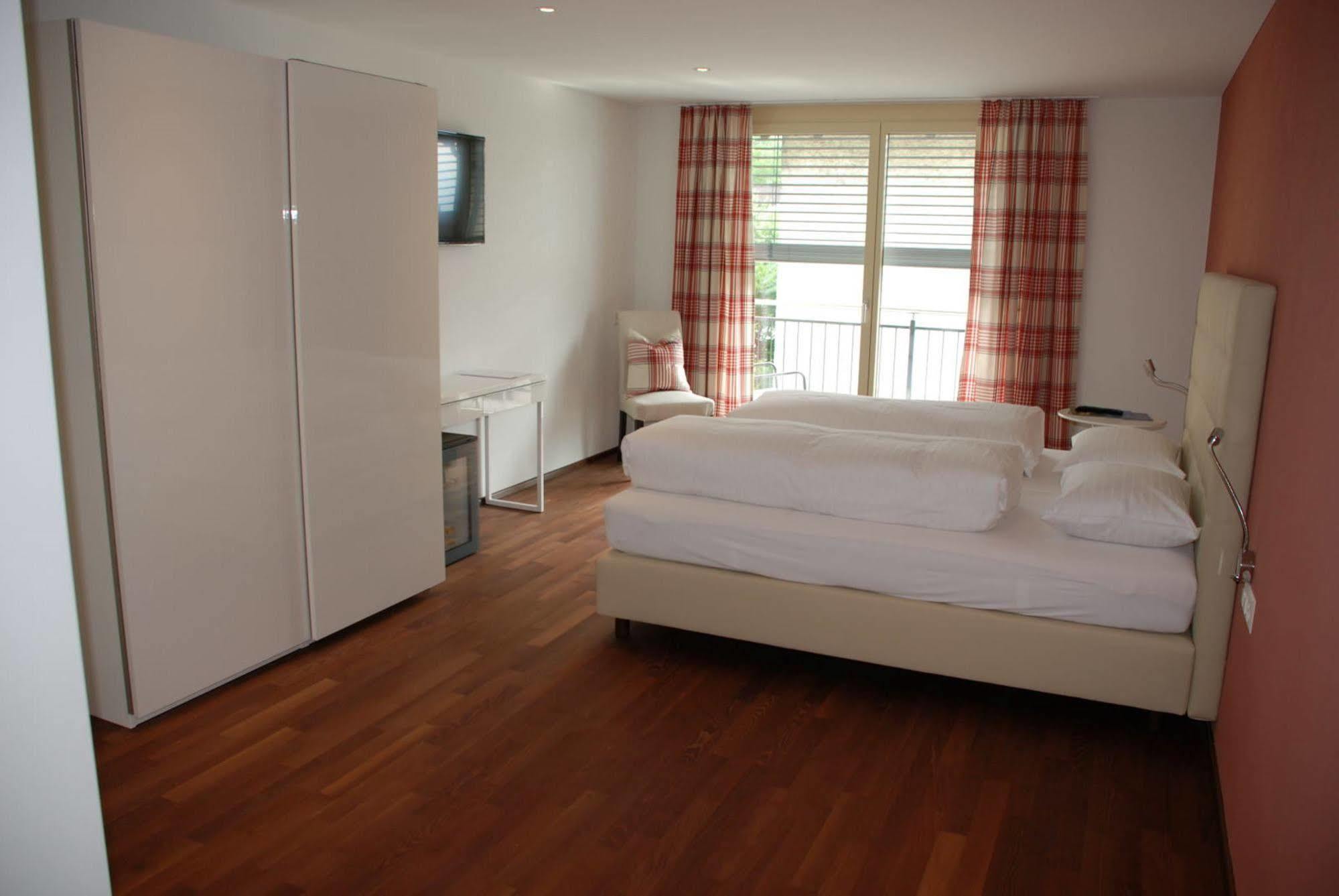 Hotel Weinstube Nendeln エクステリア 写真