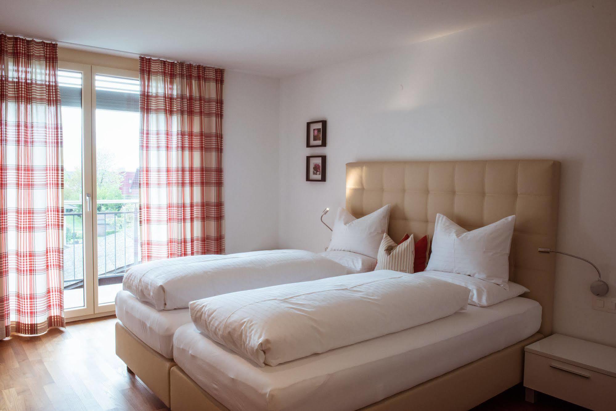 Hotel Weinstube Nendeln エクステリア 写真
