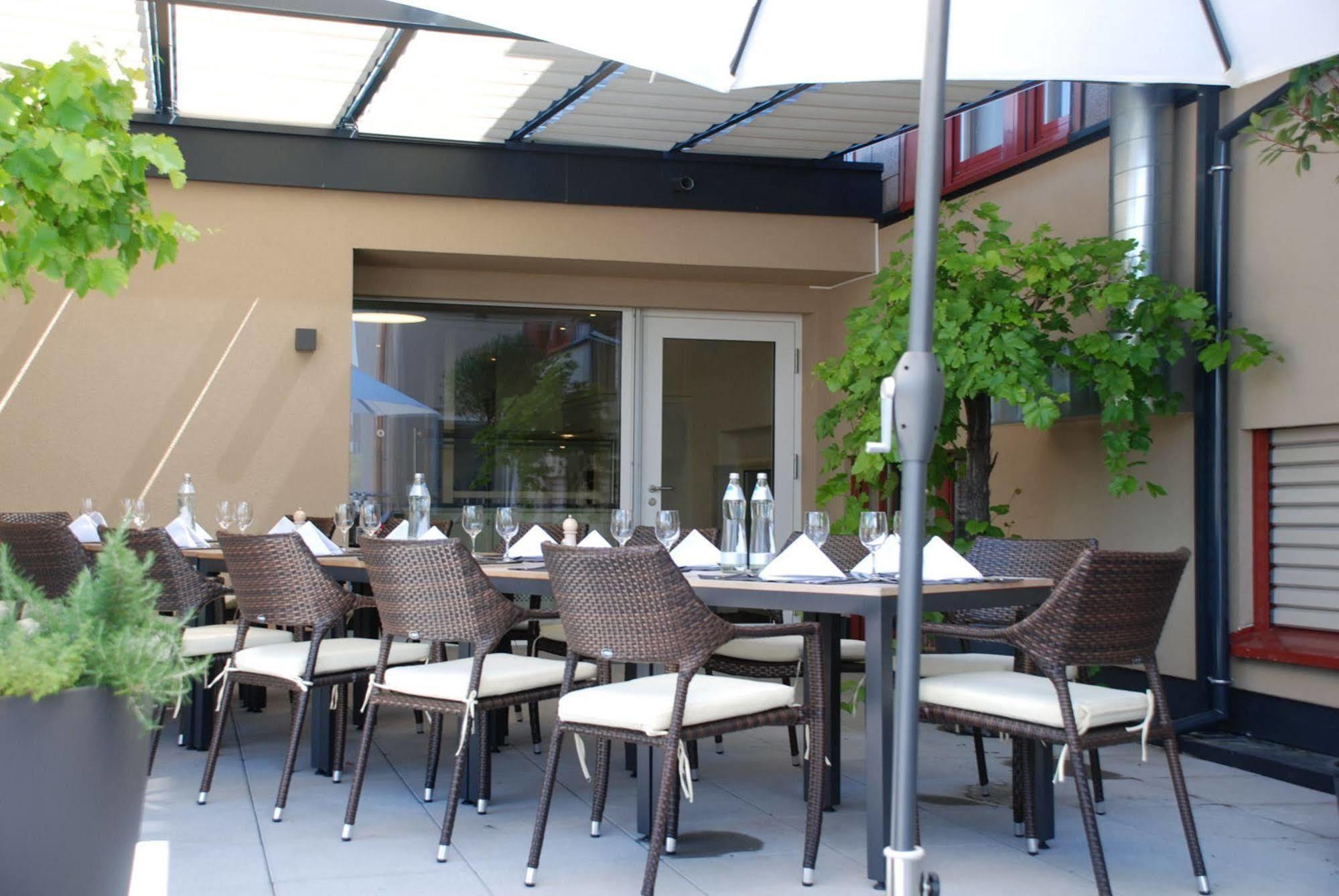 Hotel Weinstube Nendeln エクステリア 写真
