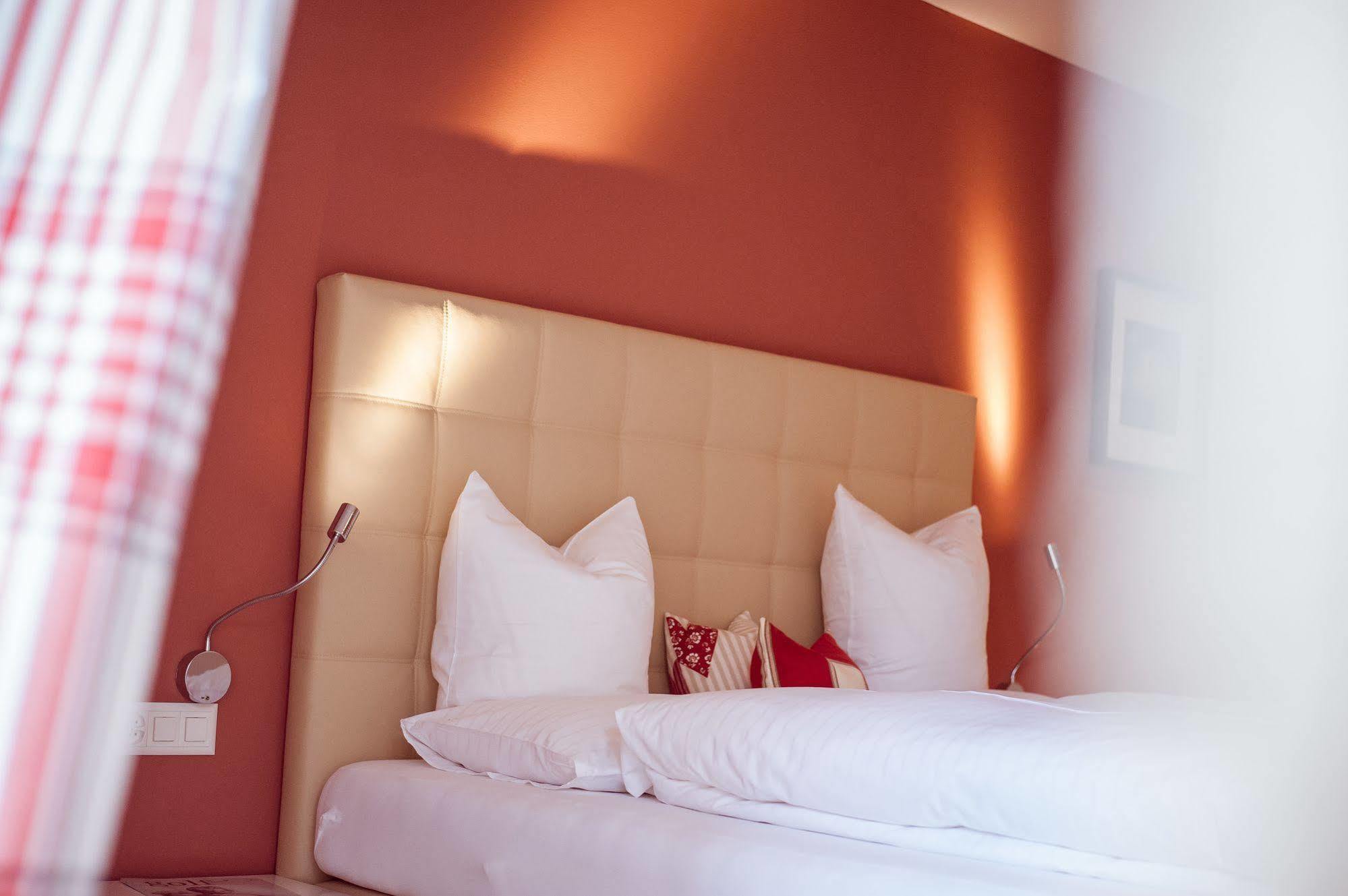 Hotel Weinstube Nendeln エクステリア 写真